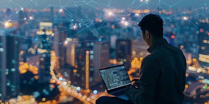 Techniker überwacht vernetzte Gebäudedaten und Systeme in einer digitalen Steuerungsumgebung